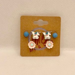Unicorn, flower and dot